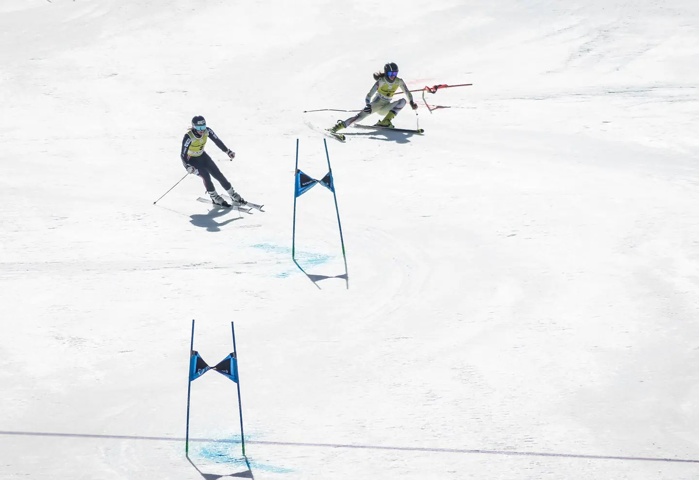 FIS Alpine Skiing World Cup on the Aliga slope in El Tarter, Grandvalira, 17 March 2023 – Mixed Team Parallel Maria Therese Tviberg (NOR) on the left and Carla Mijares Ruf (AND) on the right – Quarterfinal