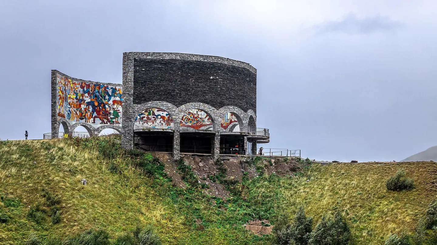 Russia–Georgia Friendship Monument 09.23