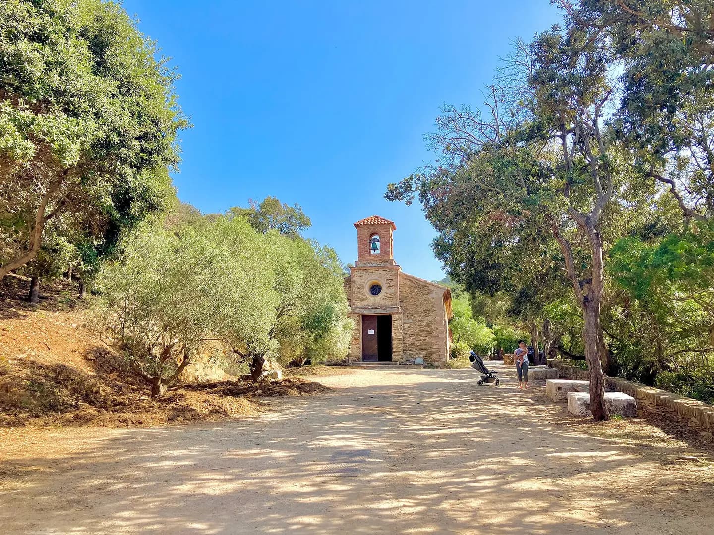Port-Cros-Chapelle-Saint-Tropez-Promenade-de-la-Rade-Place-Abbe-Maurice-Bourgier-byRundvald