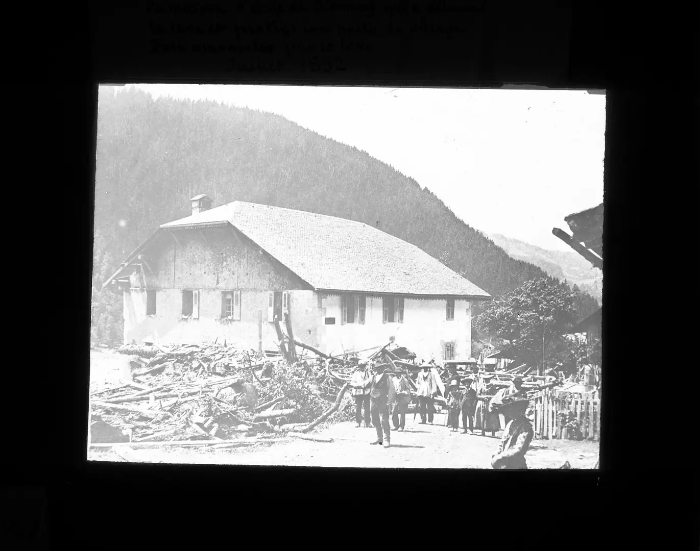 Sujet : Constructions -- Effets des catastrophes naturelles Haute-Savoie (France) Les Contamines-Montjoie Appartient à l’ensemble documentaire : Inr000 Langue : français