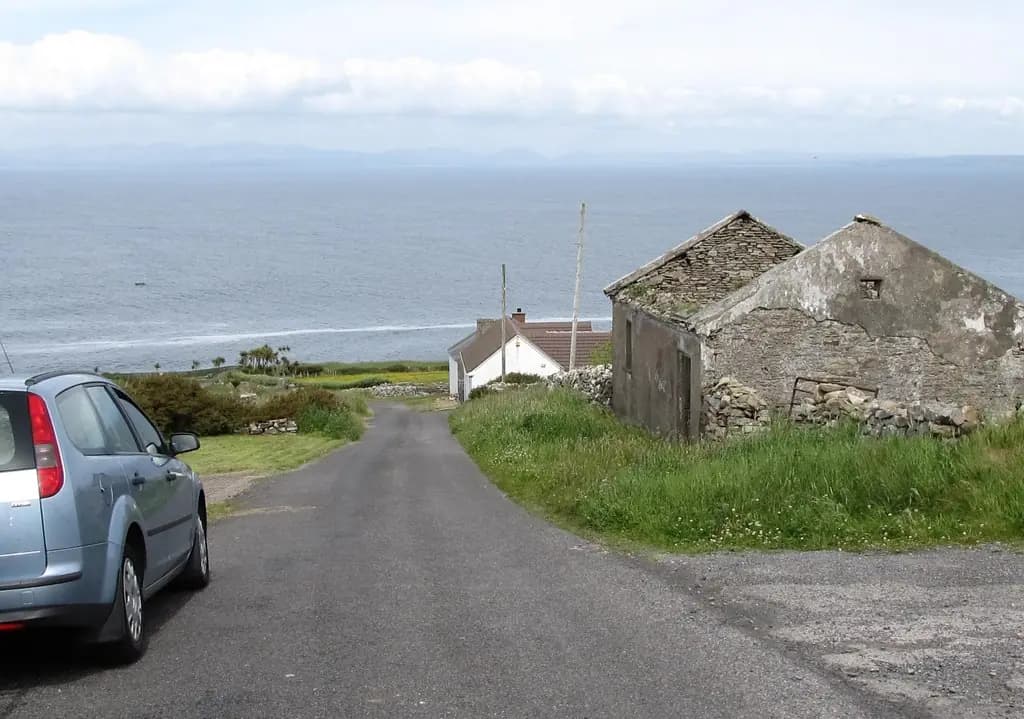 Steep descent towards the sea near Mullaghmore Head