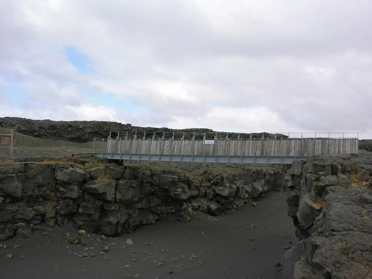Iceland , The continental divide on Reykjanes peninsula