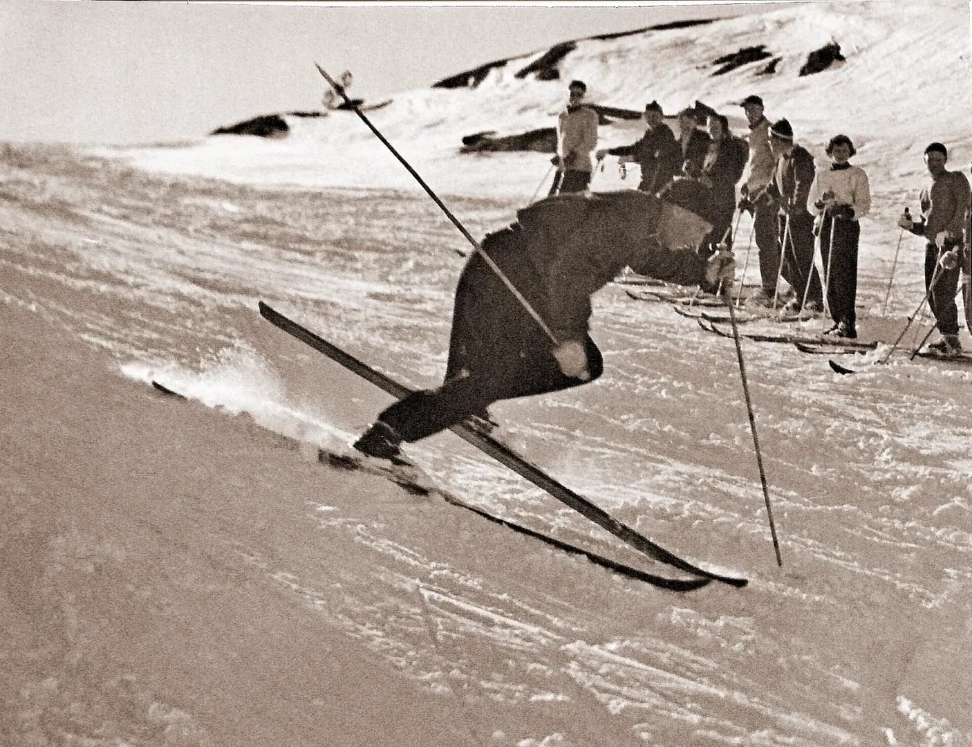Ski instructor Olle Rimfors demonstrates the diagonal turn in Riksgränsen around the mid 1950s