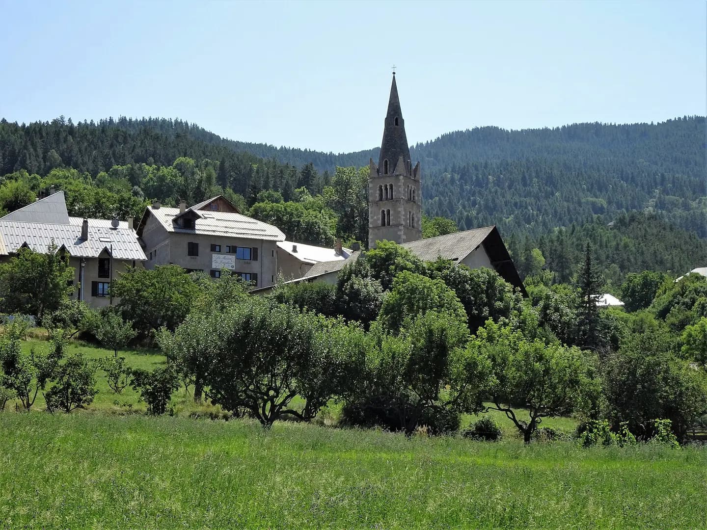 Eglise Saint-Nicolas et Sainte-Luce de Risoul 01