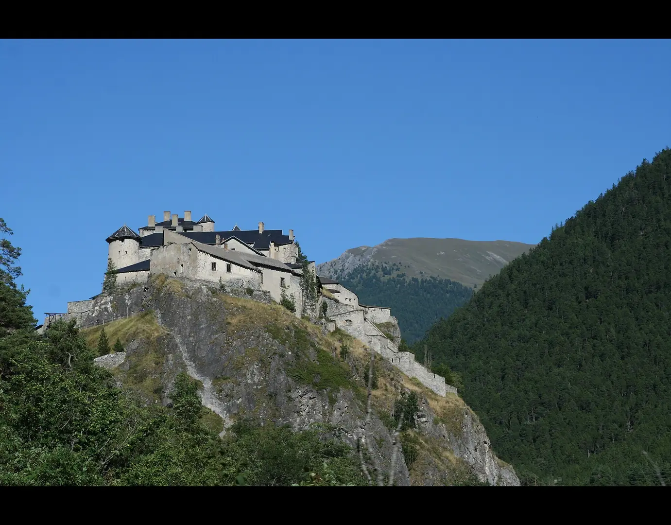 (update) Stage 18 Pinerolo → Col du Galibier - Serre Chevalier, 201 km (Mountain) came through Château-Queyras