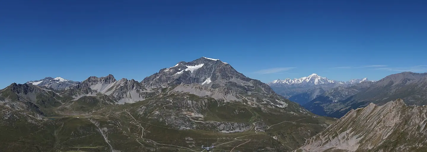 Mountain peaks near and above the snow line: View of a mountain near Tignes, France. In the middle is the mountain Dôme de la Saché (3601 m), in the Background the Mont Blanc (4810 m)