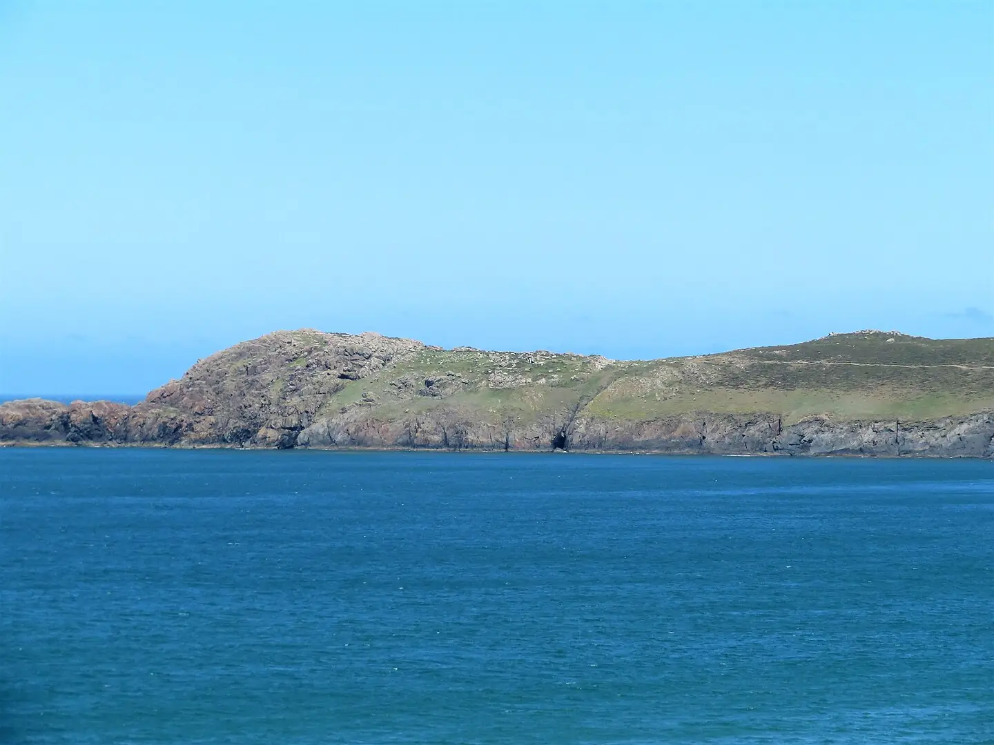 Penmaen Dewi (St David's Head) from Porth Mawr (Whitesands Bay) near Tyddewi (St David's), Sir Benfro, Cymru, Wales