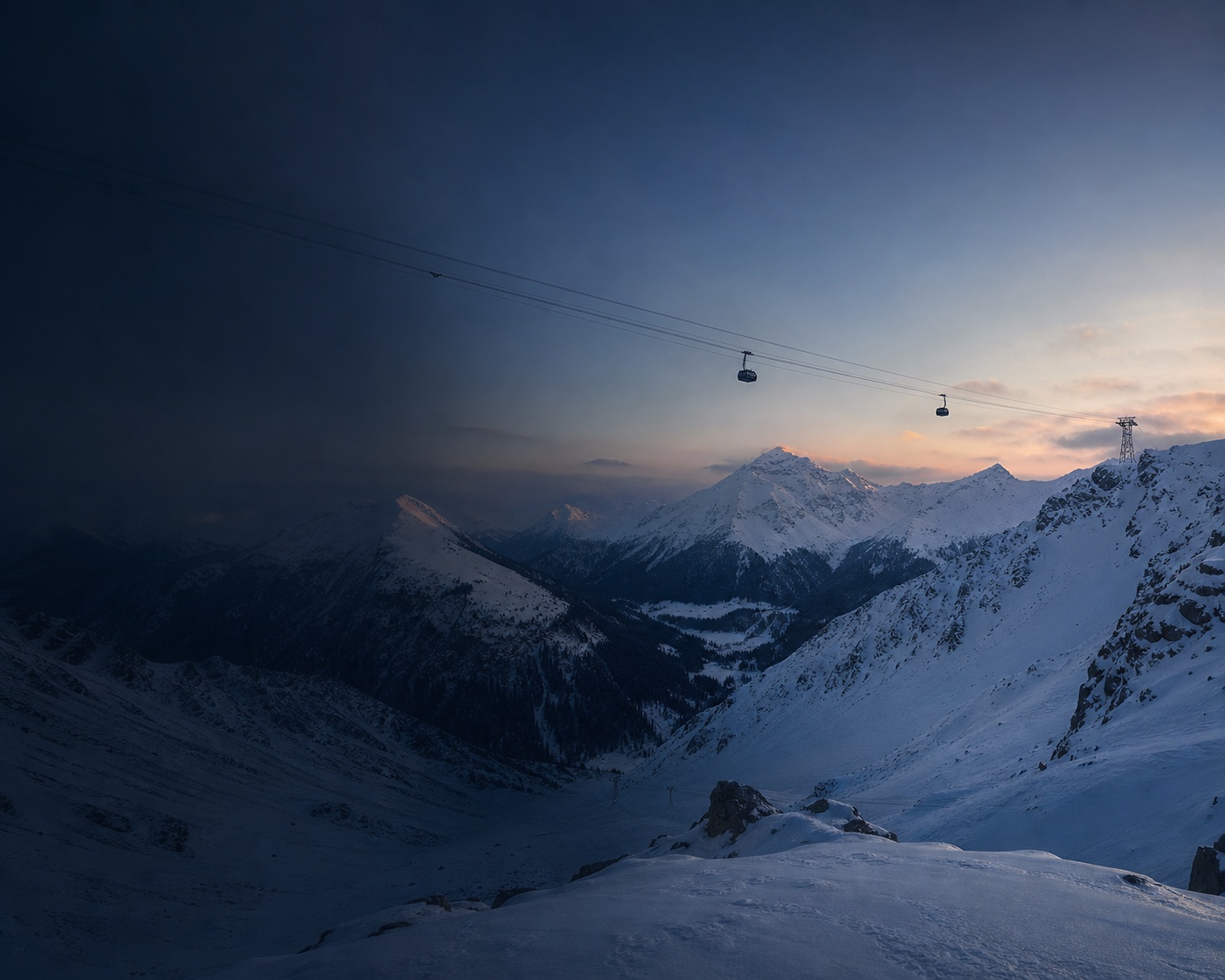 The Urdenbahn cable-car link spanning Arosa Lenzerheide's snowy valley