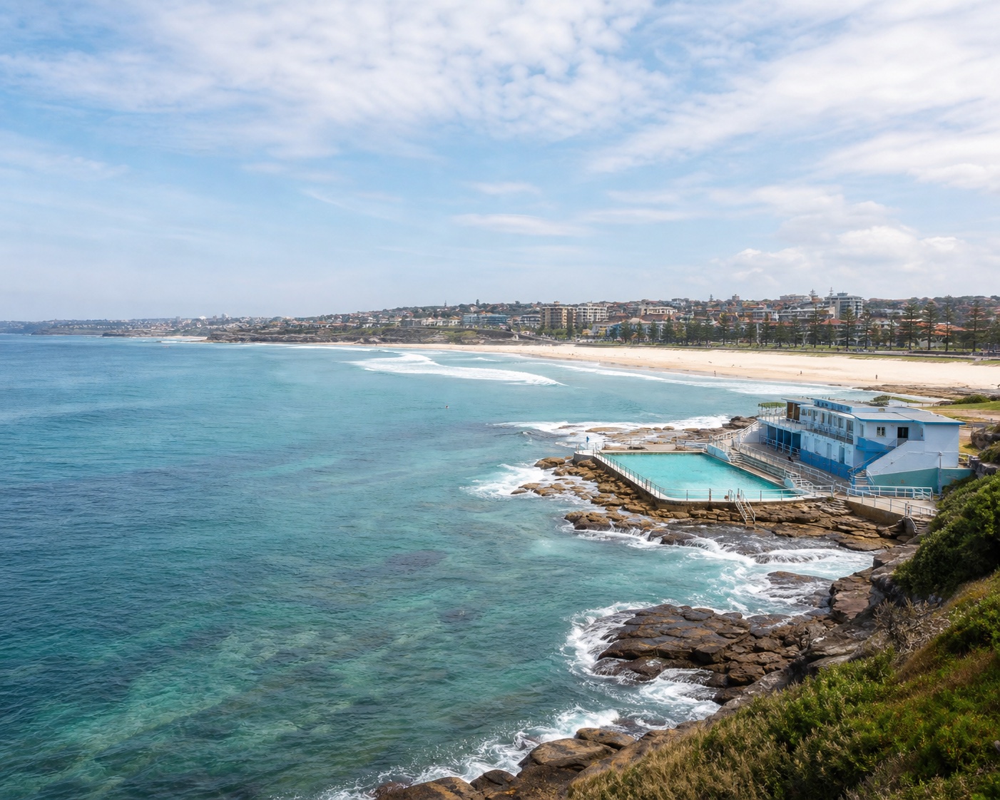 Maroubra surf and Mahon Pool beside the bay's rocky northern headland